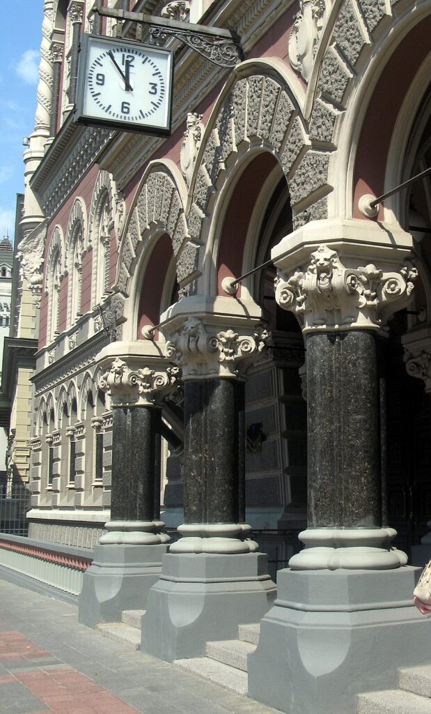 The entrance of the National Bank of Ukraine's head office building, lined with carved columns