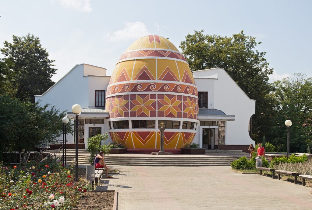 A museum building shaped like a giant pysanka